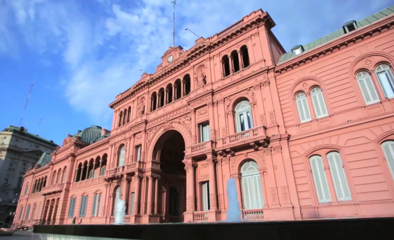 Milei proíbe acesso de jornalistas à Casa Rosada: “ataque à imprensa”