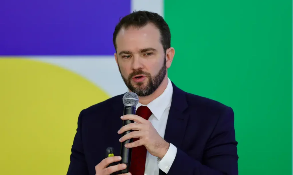 Desenrola 2.0 já renegociou quase R$ 1 bilhão em dívidas, diz Durigan