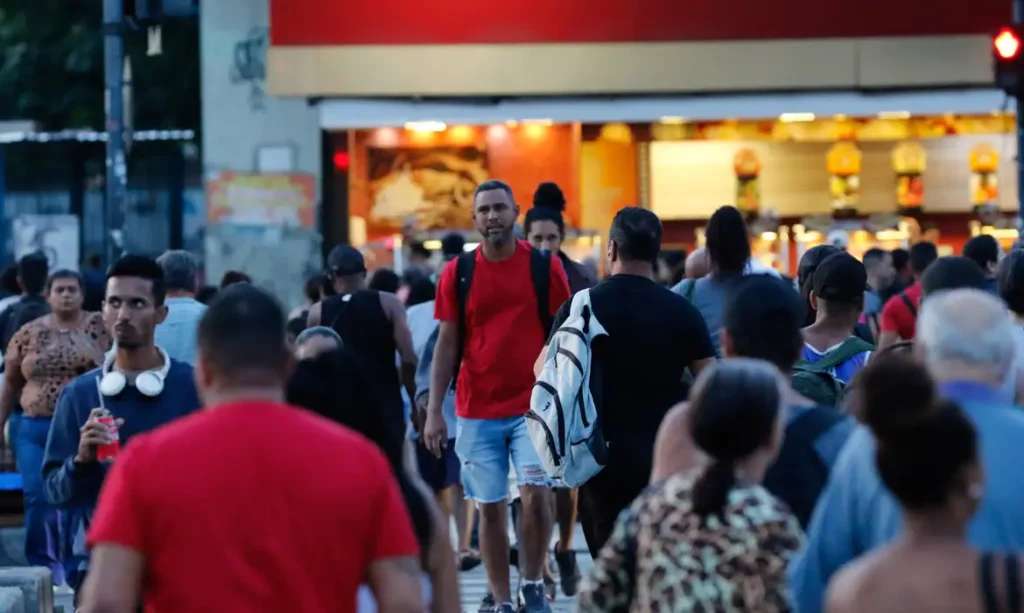Desemprego chega a 5,8% no trimestre encerrado em abril, mostra o IBGE