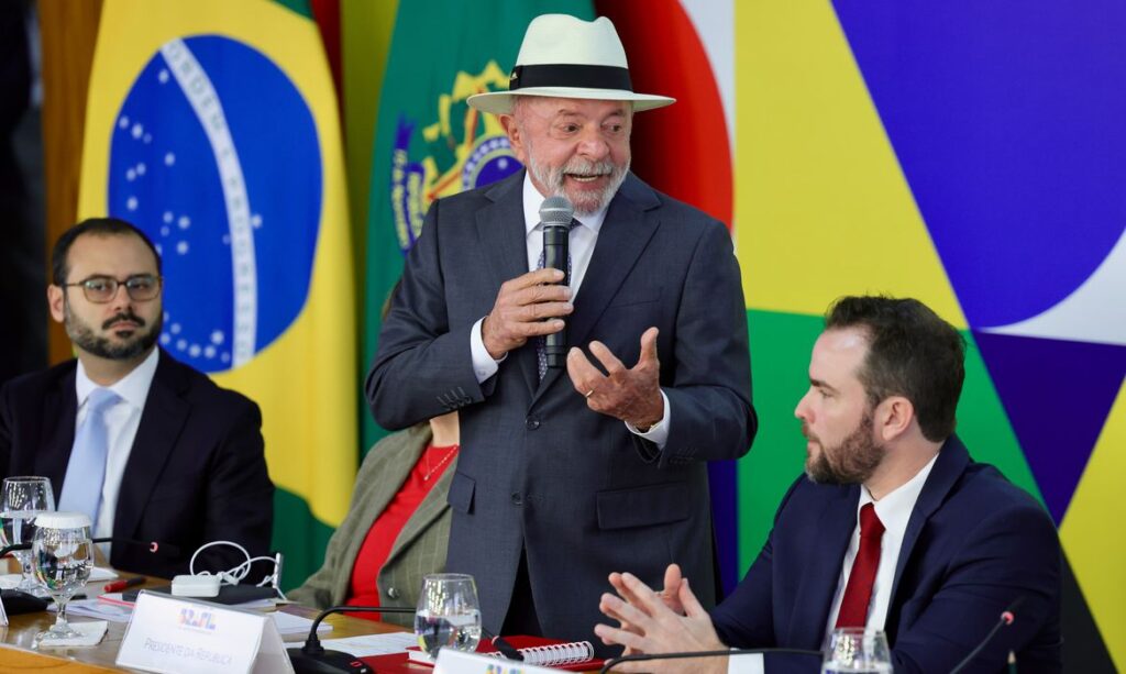 Lula anuncia novo Desenrola Brasil para quem ganha até R$ 8,1 mil