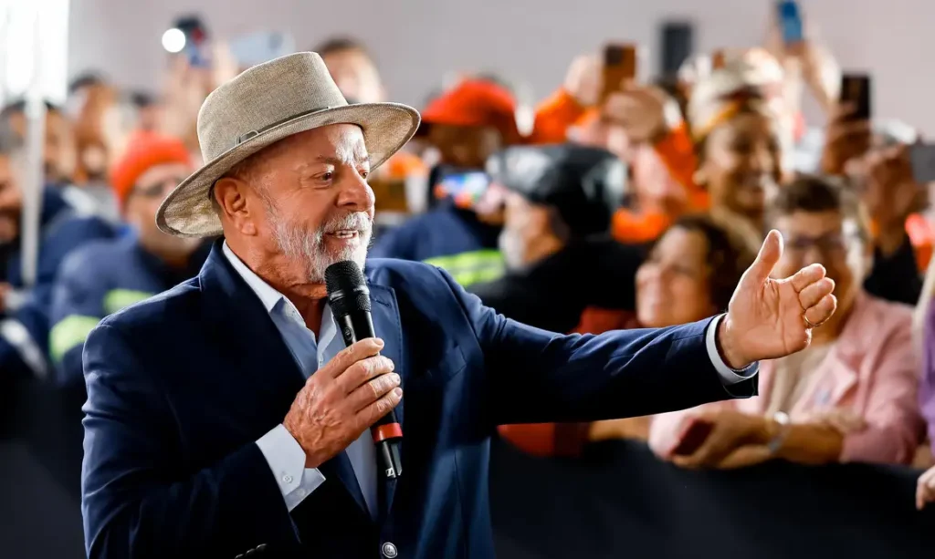 Lula defende exploração na Margem Equatorial com responsabilidade, em visita a Replan, em SP