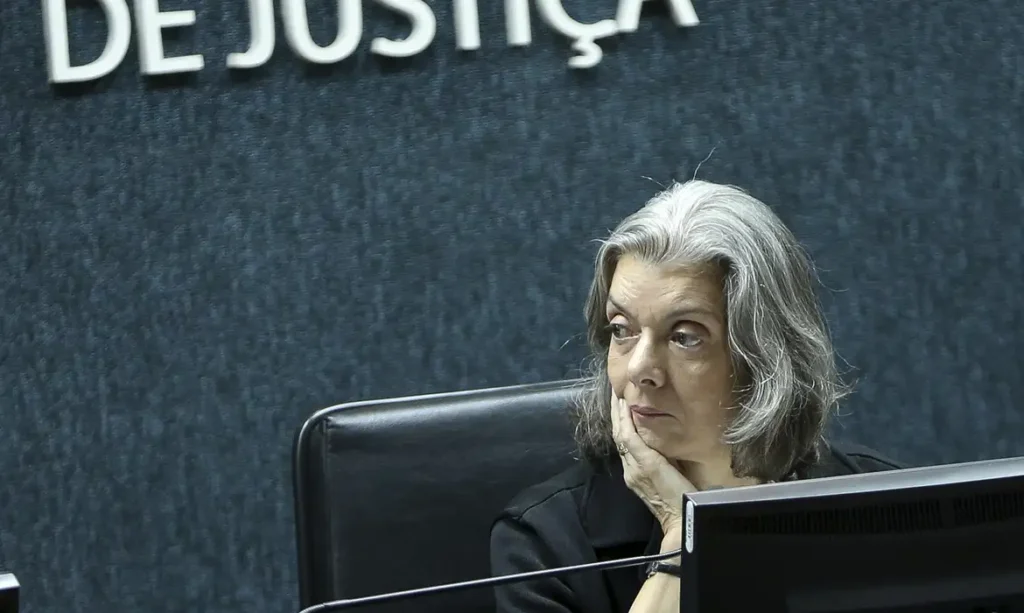 Cármen Lúcia vota por derrubar a flexibilização da Lei da Ficha Limpa