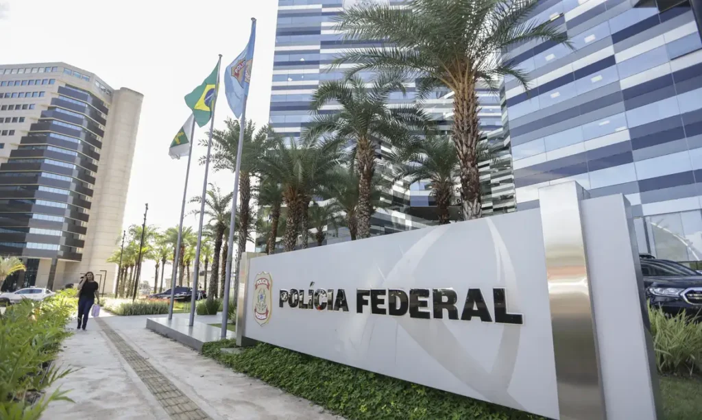 Pai de Vorcaro liderava A Turma, milícia pessoal do banqueiro, constata a PF