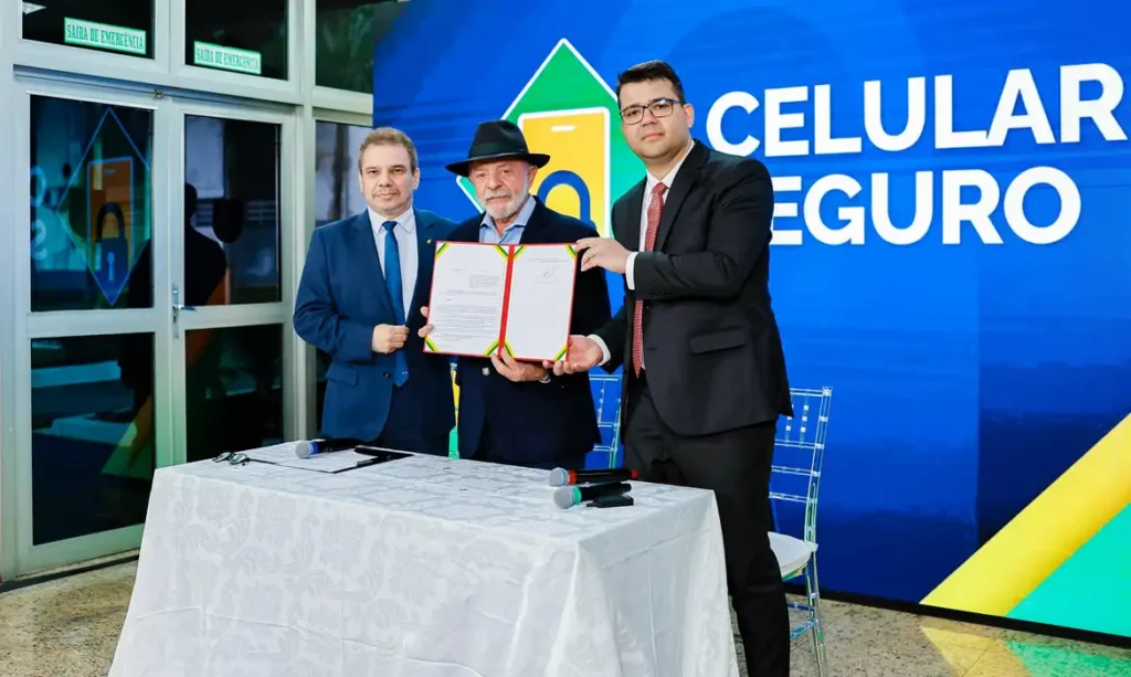 Governo Lula cria plataforma para coibir roubos de celulares e vendas ilegais