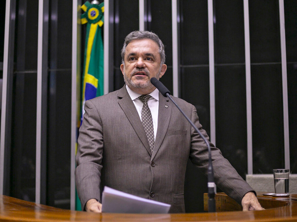 Vander reforça apelos por celeridade na votação do fim da escala 6×1