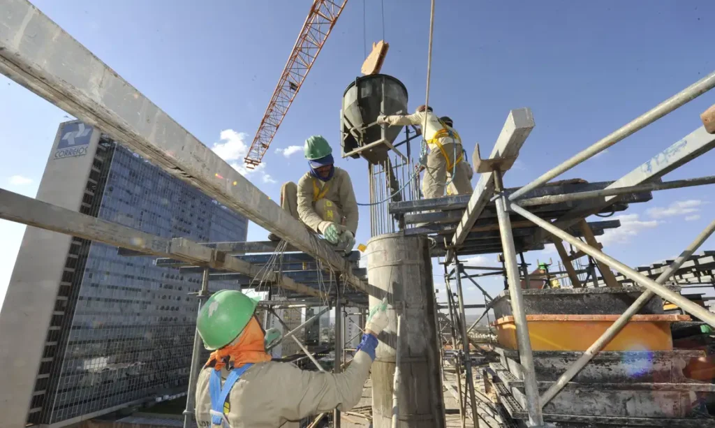 Brasil cria 165,8 mil postos de trabalho em agosto, aponta Caged,