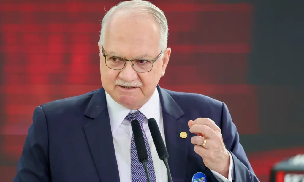 Fachin dá 5 dias para Mendonça e Gonet manifestem-se sobre supostas irregularidades na condução do caso Master 